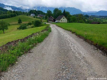 Dela za asfaltiranje cestišča - Zadnji Vrh (Tunjice)